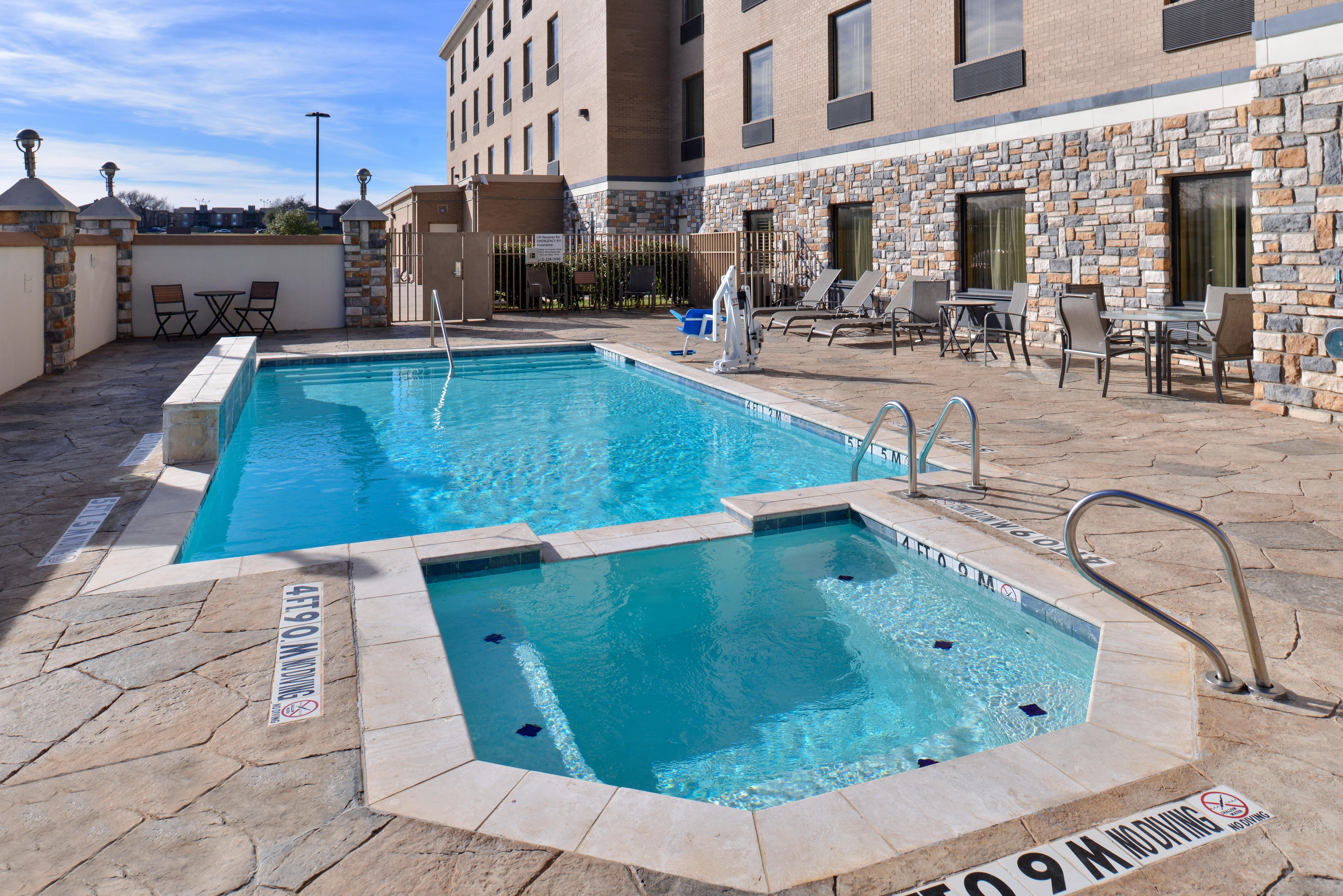 Holiday Inn Express Hotel & Suites Dallas South - Desoto By Ihg Εξωτερικό φωτογραφία